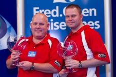Foster and Marshall retain World Pairs crown